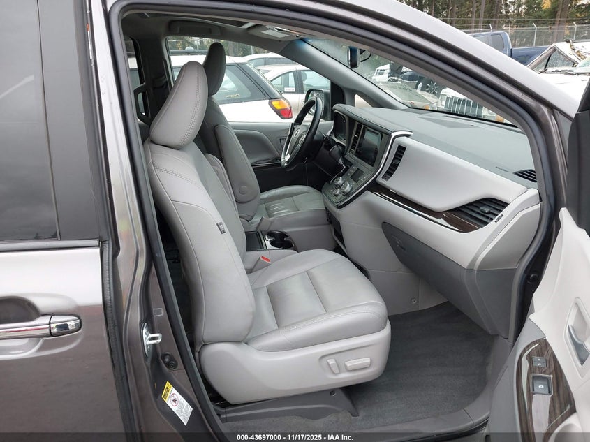 5TDYZ3DC2HS848288 2017 TOYOTA SIENNA photo no. 18