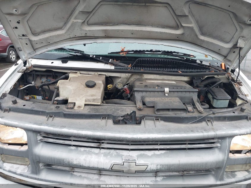 1999 Chevrolet Express VIN: 1GCHG39R5X1011999 Lot: 43697050