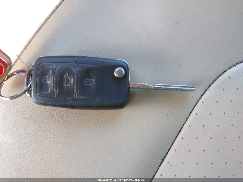 2006 Volkswagen New Beetle 2.5 VIN: 3VWRF31Y26M301190 Lot: 43697164