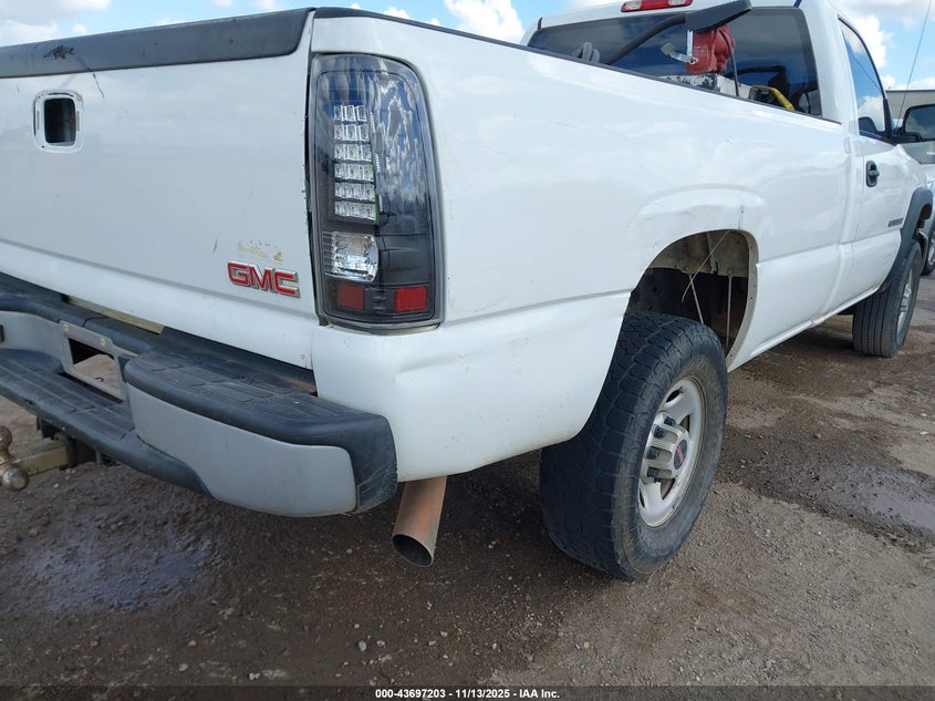 2007 GMC Sierra 2500Hd Classic Work Truck VIN: 1GTHC24U37E125560 Lot: 43697203