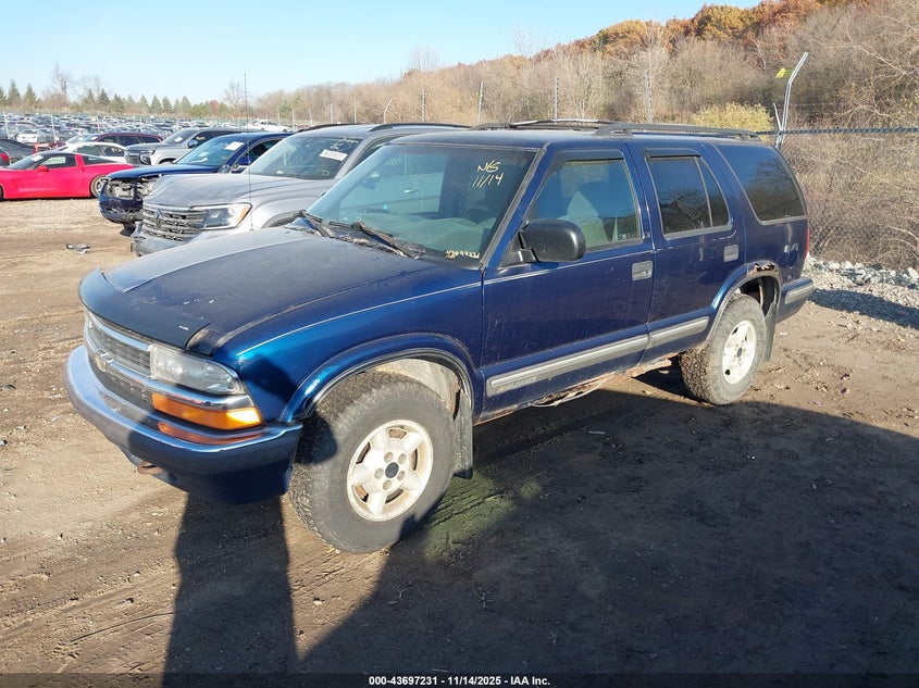 1GNDT13WXX2180740 1999 CHEVROLET BLAZER photo no. 2
