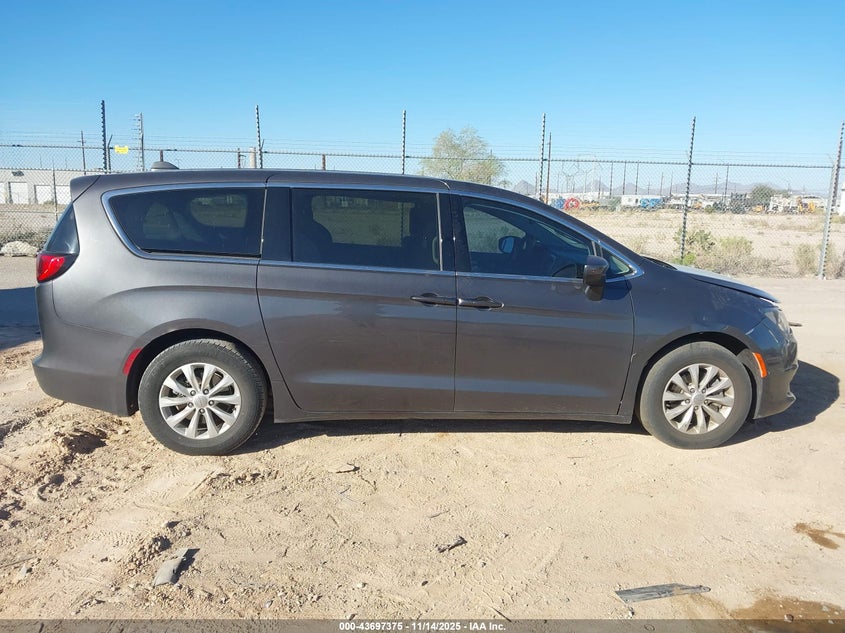 2017 Chrysler Pacifica Touring VIN: 2C4RC1DG0HR709184 Lot: 43697375