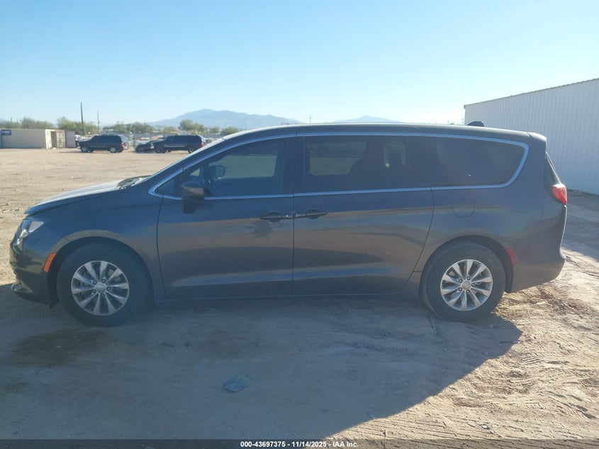 2017 Chrysler Pacifica Touring VIN: 2C4RC1DG0HR709184 Lot: 43697375