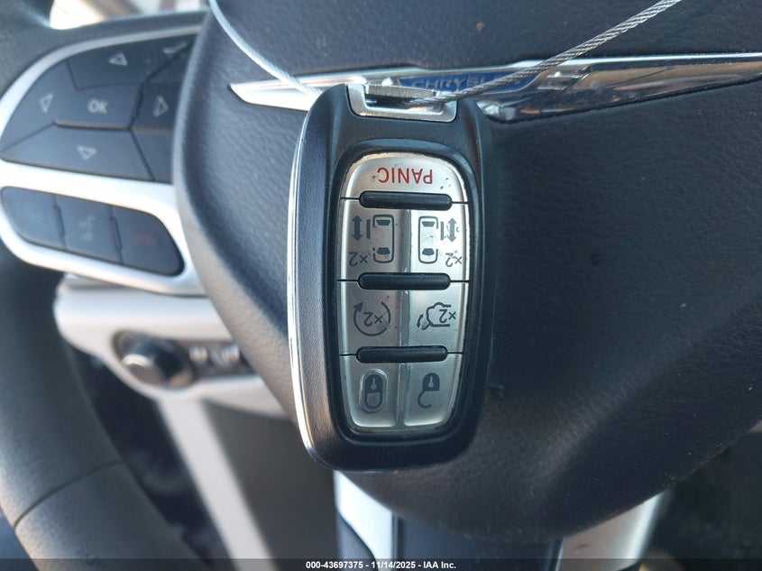 2017 Chrysler Pacifica Touring VIN: 2C4RC1DG0HR709184 Lot: 43697375