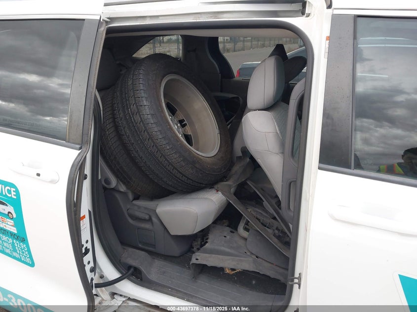 2021 Toyota Sienna Le VIN: 5TDKRKEC5MS014993 Lot: 43697378