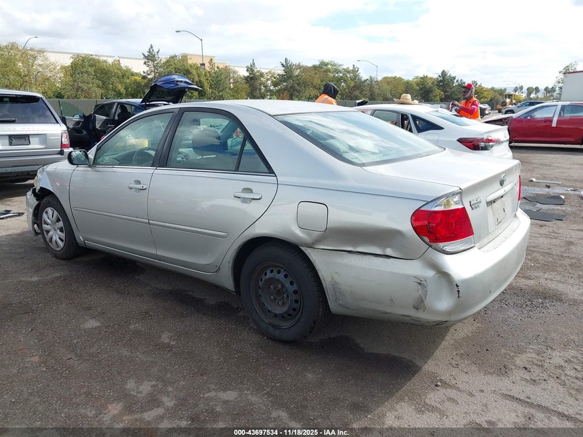 4T1BE30K15U518028 2005 TOYOTA CAMRY photo no. 3