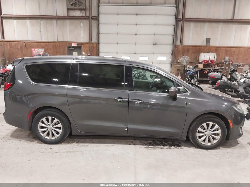 2019 Chrysler Pacifica Touring Plus VIN: 2C4RC1FG0KR702045 Lot: 43697575