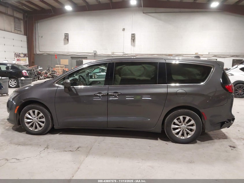2019 Chrysler Pacifica Touring Plus VIN: 2C4RC1FG0KR702045 Lot: 43697575