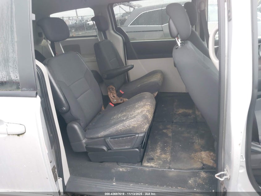 2D4RN4DE3AR405267 2010 DODGE CARAVAN photo no. 8
