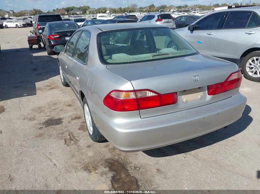 1HGCG5541WA109301 1998 HONDA ACCORD photo no. 3