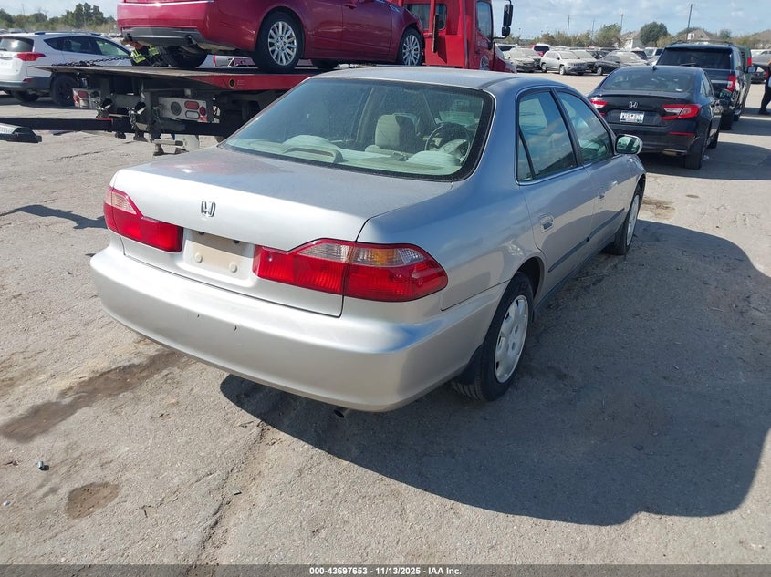 1HGCG5541WA109301 1998 HONDA ACCORD photo no. 4