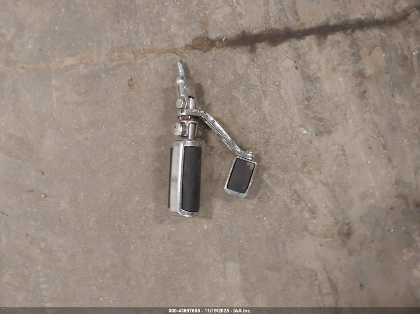 2002 Harley-Davidson Fxdwg VIN: 1HD1GEV162Y322613 Lot: 43697656