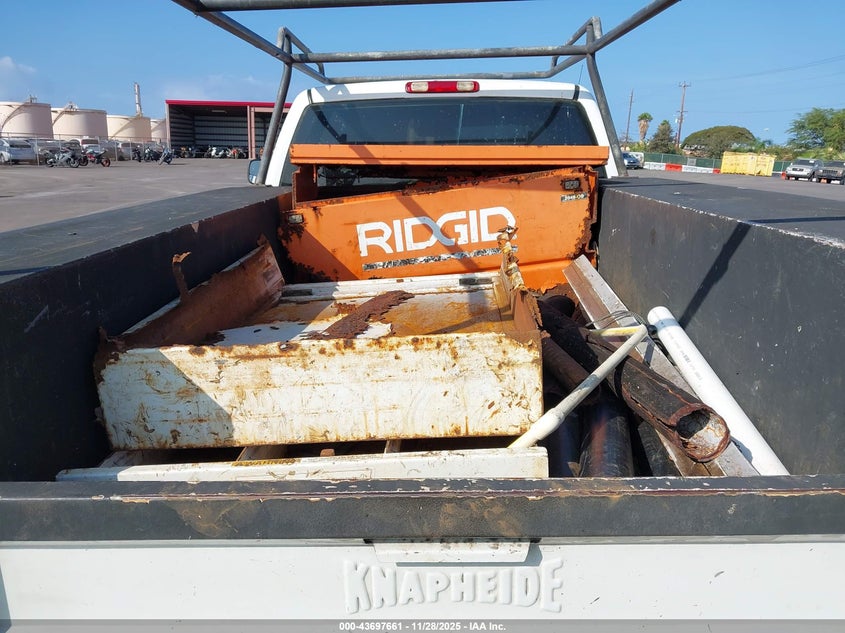 2005 Chevrolet Silverado 2500Hd Work Truck VIN: 1GBHC24U15E333373 Lot: 43697661