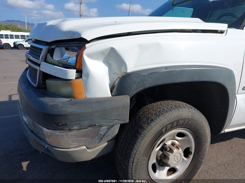 2005 Chevrolet Silverado 2500Hd Work Truck VIN: 1GBHC24U15E333373 Lot: 43697661