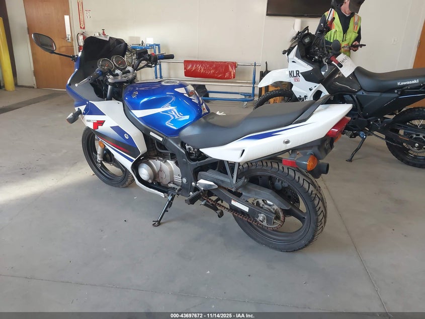 VTTGM51A392100843 2009 SUZUKI GS photo no. 3