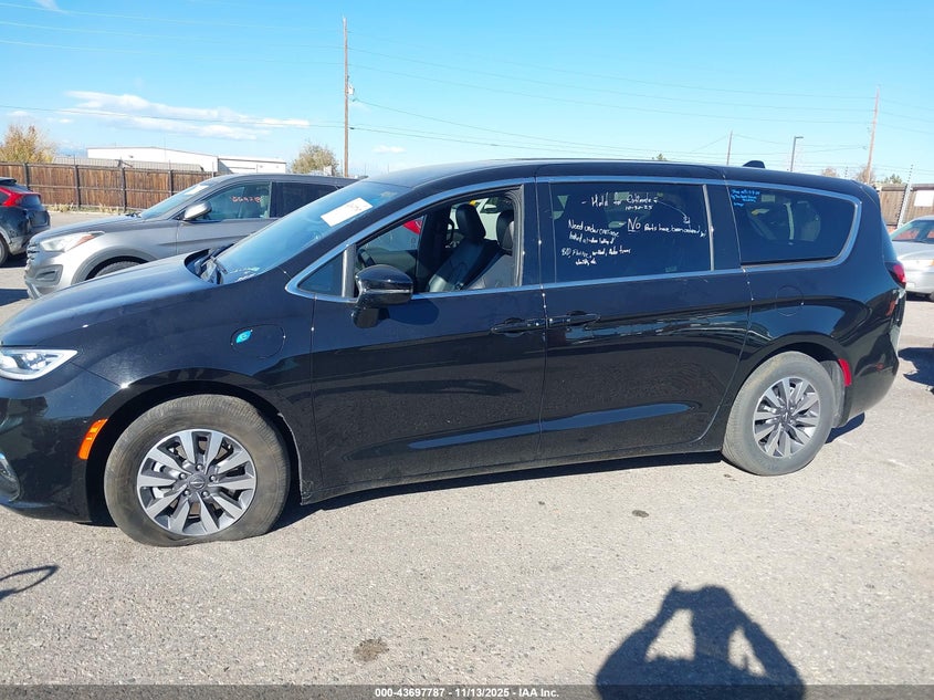 2025 Chrysler Pacifica Hybrid Select VIN: 2C4RC1S76SR577848 Lot: 43697787