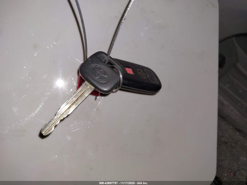 2005 Toyota Highlander V6 VIN: JTEDP21A850058361 Lot: 43697797