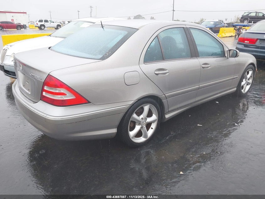 WDBRF40J45F689971 2005 MERCEDES-BENZ C-KLASSE photo no. 4