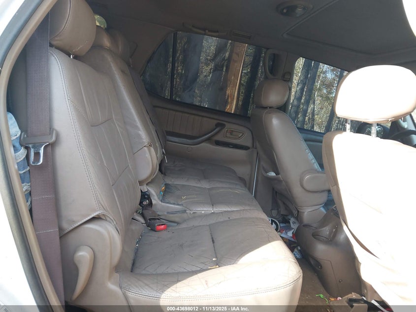 5TDZT38AX2S062745 2002 TOYOTA SEQUOIA photo no. 8