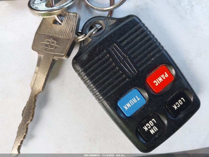 1993 Lincoln Town Car Executive VIN: 1LNLM81W9PY764987 Lot: 43698015