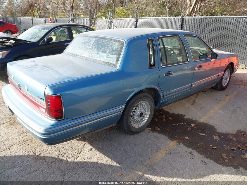 1LNLM81W9PY764987 1993 LINCOLN TOWN CAR photo no. 4