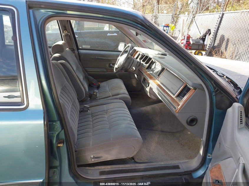 1LNLM81W9PY764987 1993 LINCOLN TOWN CAR photo no. 5