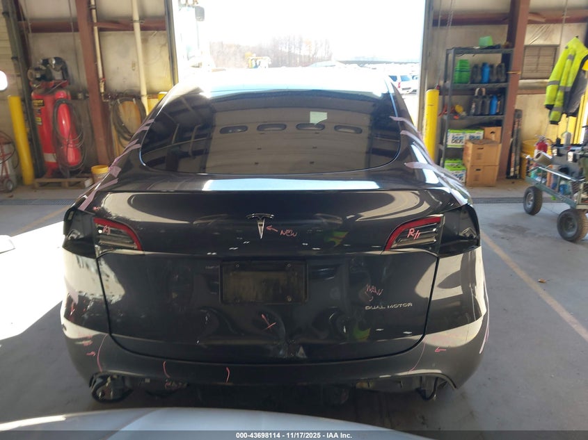 2021 Tesla Model Y Long Range Dual Motor All-Wheel Drive VIN: 5YJYGAEE1MF207447 Lot: 43698114