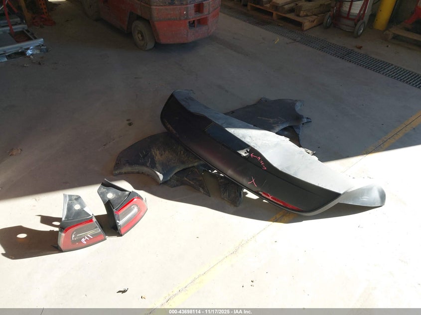 2021 Tesla Model Y Long Range Dual Motor All-Wheel Drive VIN: 5YJYGAEE1MF207447 Lot: 43698114