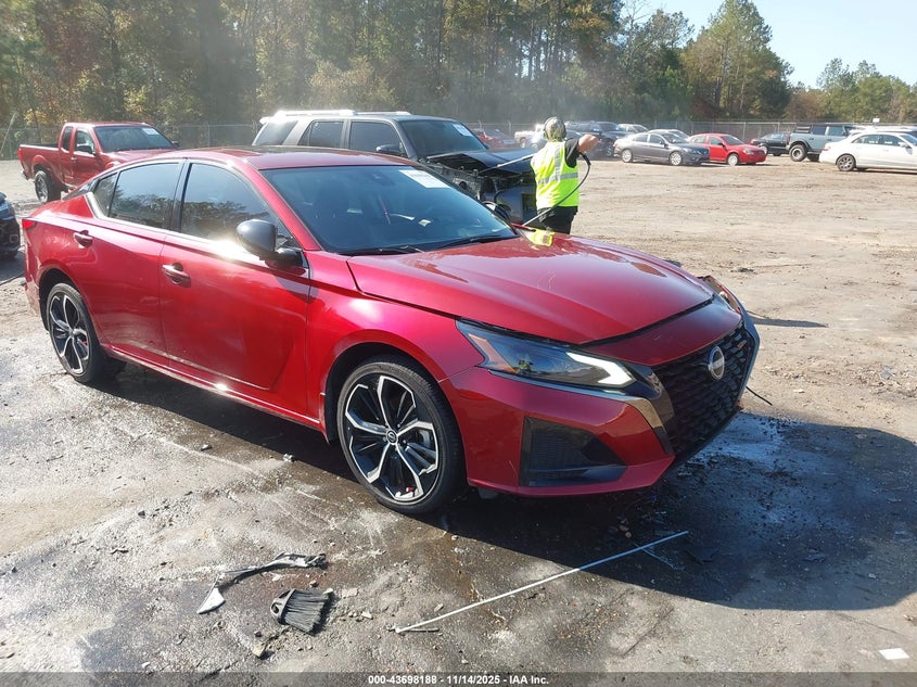 NISSAN ALTIMA SR FWD