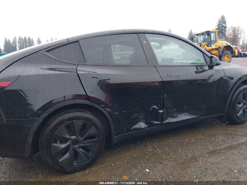 2025 Tesla Model Y Long Range Dual Motor Rear-Wheel Drive VIN: 7SAYGDED3SF236893 Lot: 43698211