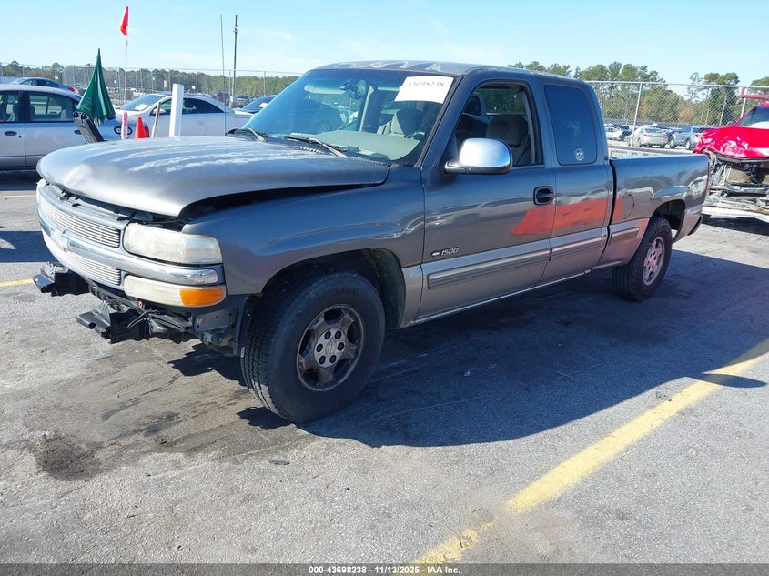 2GCEC19T3Y1406421 2000 CHEVROLET SILVERADO photo no. 2