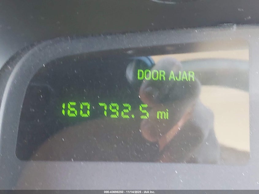 2000 Lincoln Town Car Executive VIN: 1LNHM81W4YY791019 Lot: 43698250