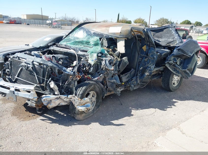 1GCEC14V33Z144649 2003 CHEVROLET SILVERADO photo no. 2