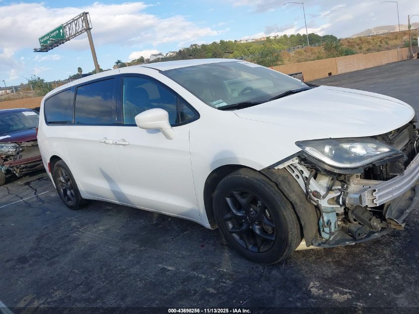 2018 Chrysler Pacifica Touring Plus VIN: 2C4RC1FG4JR287309 Lot: 43698256