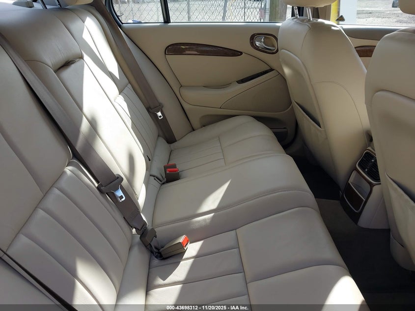 2003 Jaguar S-Type 4.2L V8 VIN: SAJEA01U83HM54413 Lot: 43698312
