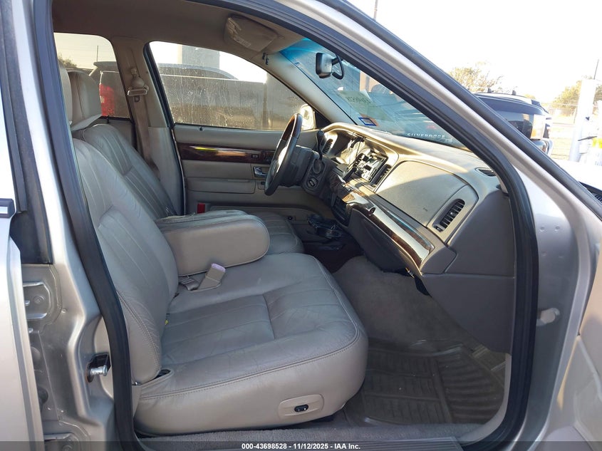 2MEHM75V19X631146 2009 MERCURY GRAND MARQUIS photo no. 5