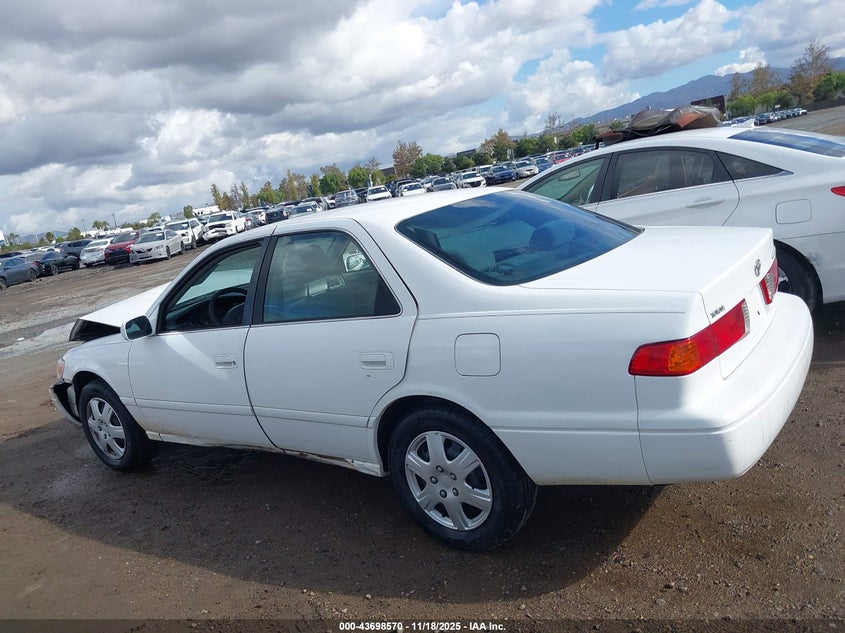 2000 Toyota Camry Le VIN: 4T1BG22K3YU962341 Lot: 43698570