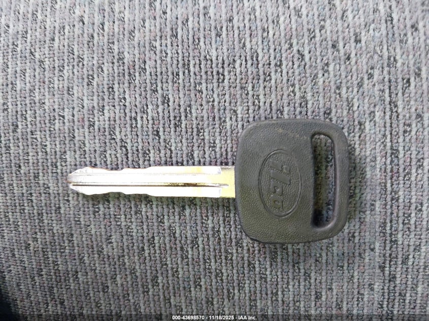 2000 Toyota Camry Le VIN: 4T1BG22K3YU962341 Lot: 43698570