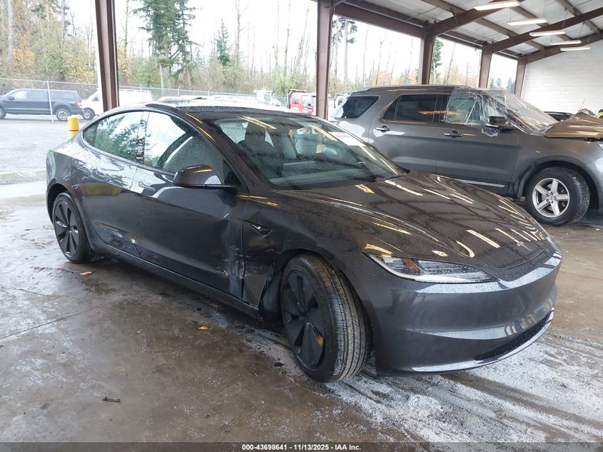 TESLA MODEL 3 LONG RANGE REAR-WHEEL DRIVE/STANDARD