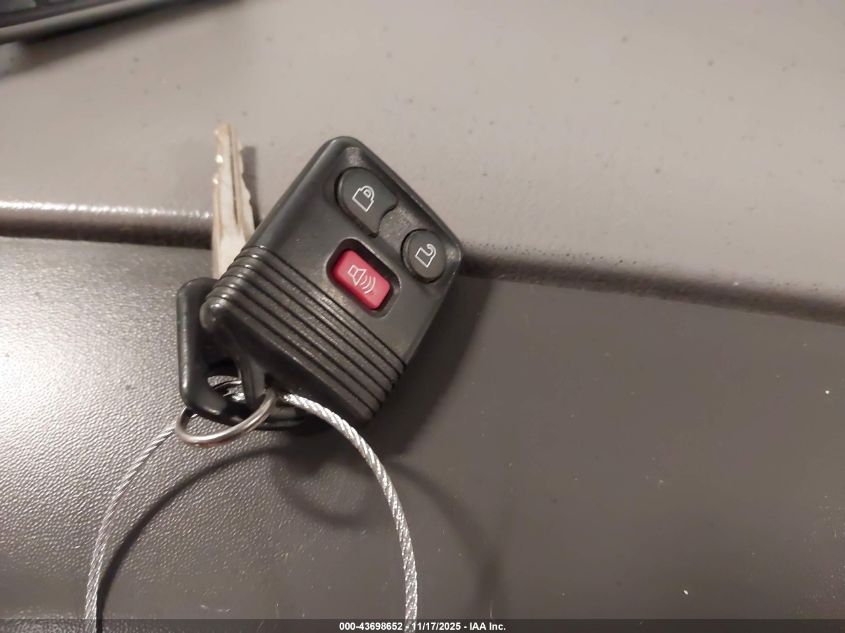 2000 Ford F-250 Lariat/Xl/Xlt VIN: 3FTNX20F0YMA32263 Lot: 43698652