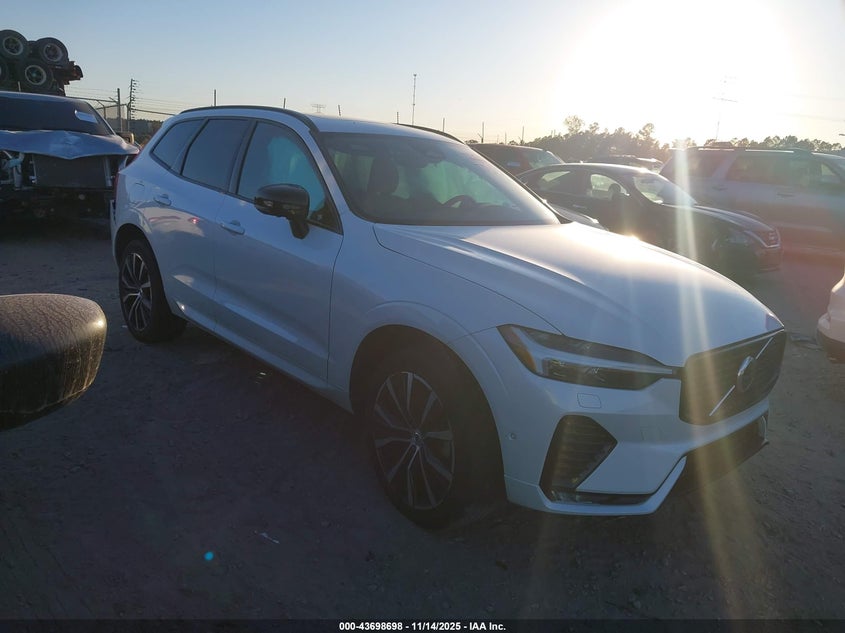 VOLVO XC60 B5 ULTIMATE DARK THEME