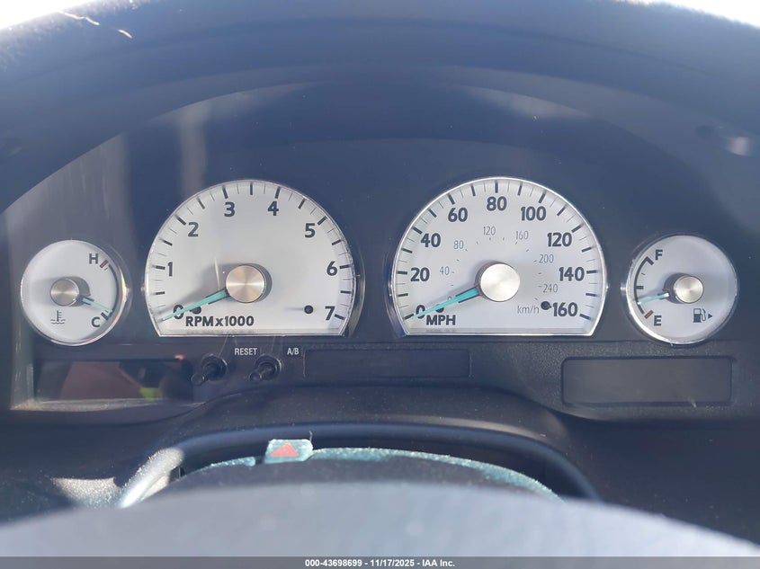 2005 Ford Thunderbird 50Th Anniversary VIN: 1FAHP60A95Y104219 Lot: 43698699