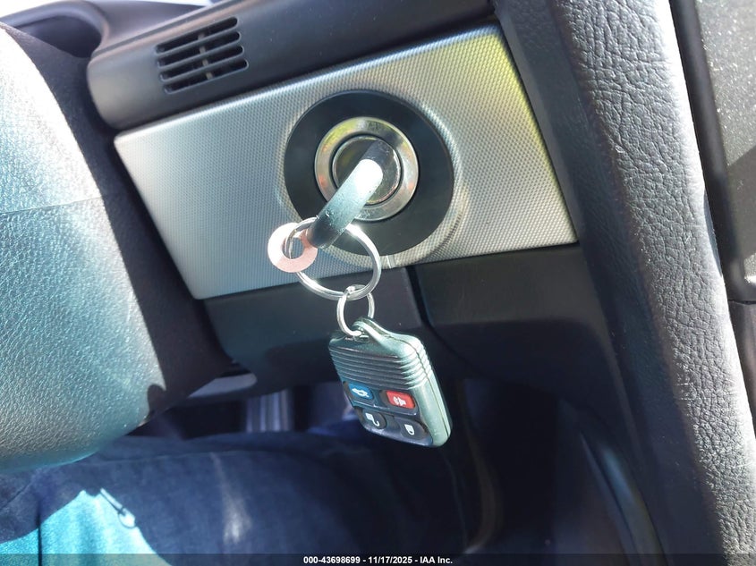 2005 Ford Thunderbird 50Th Anniversary VIN: 1FAHP60A95Y104219 Lot: 43698699