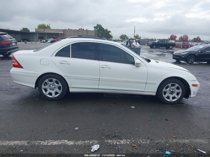 2005 Mercedes-Benz C 240 Luxury VIN: WDBRF61J85F576261 Lot: 43698747