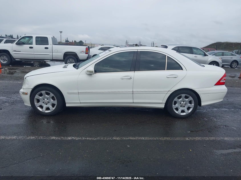 2005 Mercedes-Benz C 240 Luxury VIN: WDBRF61J85F576261 Lot: 43698747