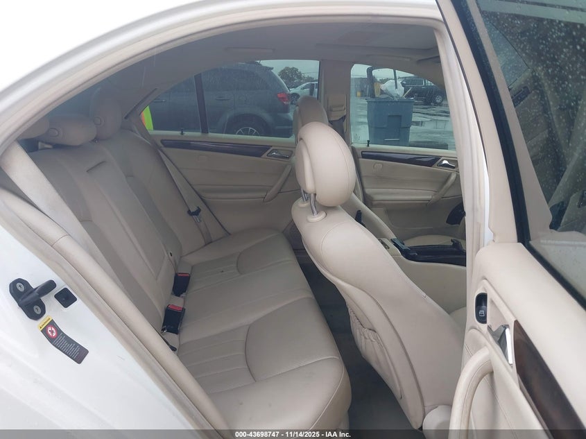 2005 Mercedes-Benz C 240 Luxury VIN: WDBRF61J85F576261 Lot: 43698747