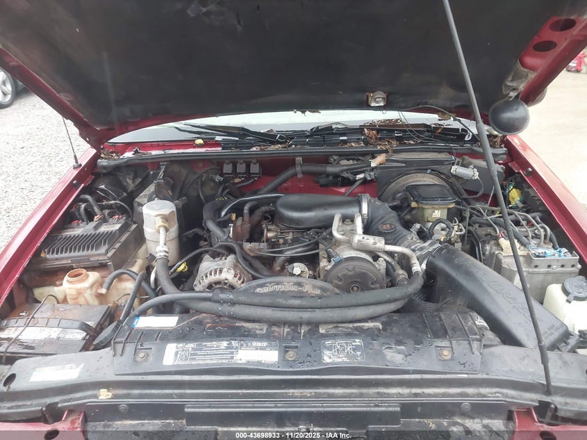 1996 GMC Jimmy VIN: 1GKDT13W1T2557589 Lot: 43698933