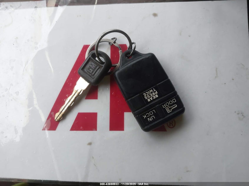 1996 GMC Jimmy VIN: 1GKDT13W1T2557589 Lot: 43698933