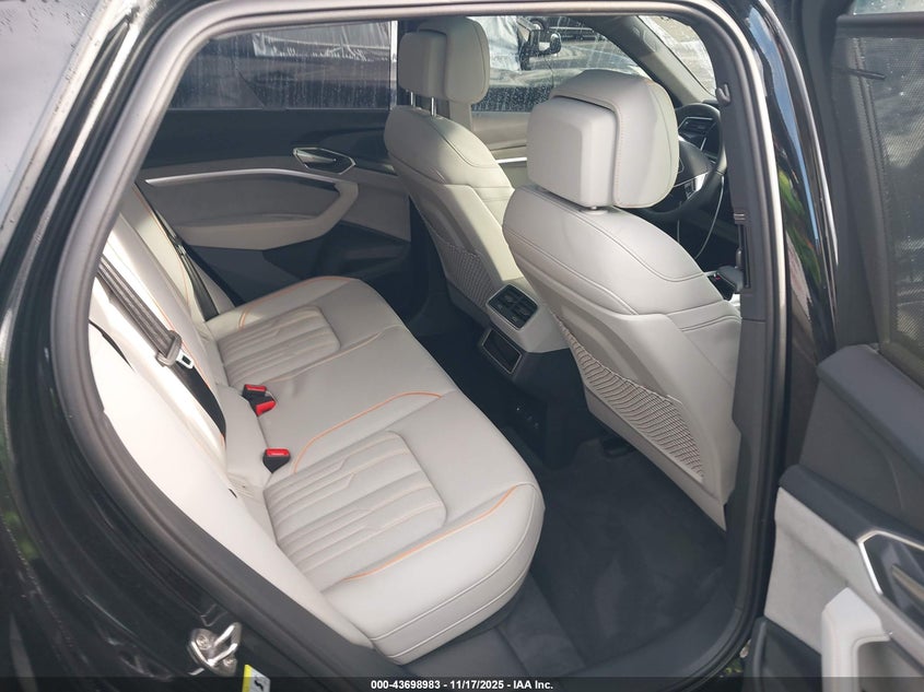 2024 Audi Q8 E-Tron Prestige Quattro VIN: WA16AAGE3RB061532 Lot: 43698983