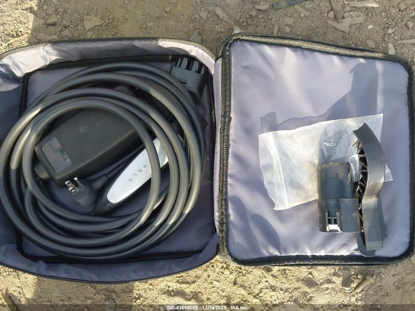 2024 Tesla Model 3 Long Range Dual Motor All-Wheel Drive VIN: 5YJ3E1EB5RF827408 Lot: 43699055